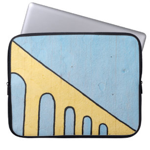 Gelbe und blaue Wanddekoration Laptopschutzhülle