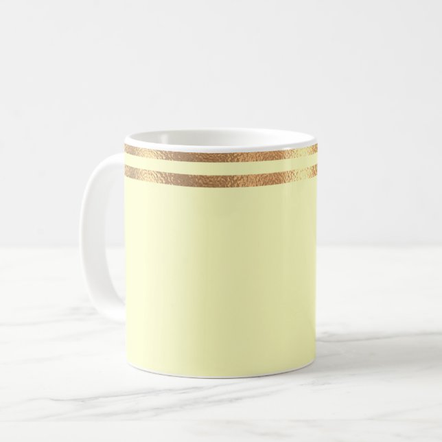 Gelbe und goldgeriebte Tasse (Vorderseite Links)