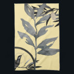 Gelbe und graue künstlerische Blätter Geschirrtuch<br><div class="desc">Das elegante Küchentuch ist mit einem botanischen, künstlerischen Aquarell in einer gelb-grauen Farbpalette mit einem Aquarellblatt gerahmt, das von Olivenzweigen und einem Kolibri mit einem geometrischen Kreissegment aus schwarz-silberfarbenen Akzenten umgeben ist. Fügen Sie Ihrer Küche eine Touch Eleganz mit diesem stilvollen botanischen gemusterten Küchentuch hinzu. Eine stilvolle und moderne Ergänzung...</div>