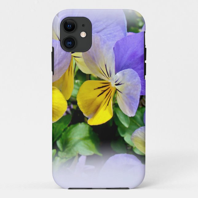 Gelbe und Lila Stiefmütterchen Case-Mate iPhone Hülle (Rückseite)