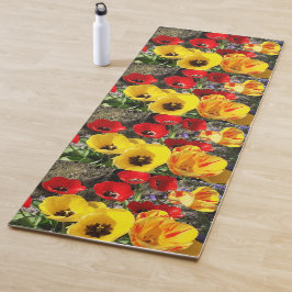 Gelbe und rote Tulissen Yogamatte