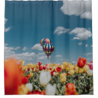 Gelbe und rote Tulpe Blume unter Heißluftballon