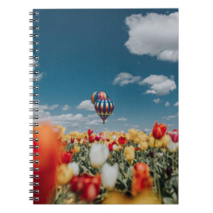 Gelbe und rote Tulpe Blume unter Heißluftballon Notizblock