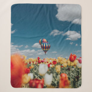 Gelbe und rote Tulpe Blume unter Heißluftballon Sherpadecke