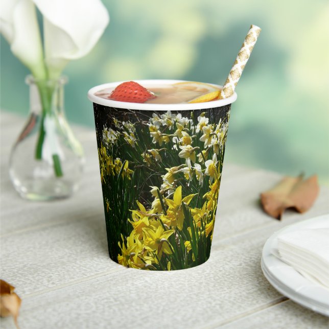 Gelbe und weiße Kleidung Frühlingsblumen Pappbecher (In Situ)
