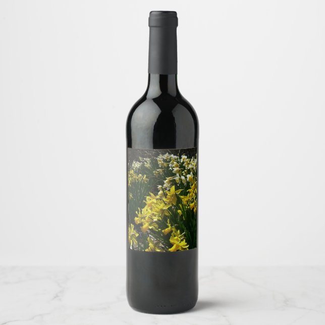 Gelbe und weiße Kleidung Frühlingsblumen Weinetikett (Vorderseite)