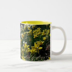 Gelbe und weiße Kleidung Frühlingsblumen Zweifarbige Tasse