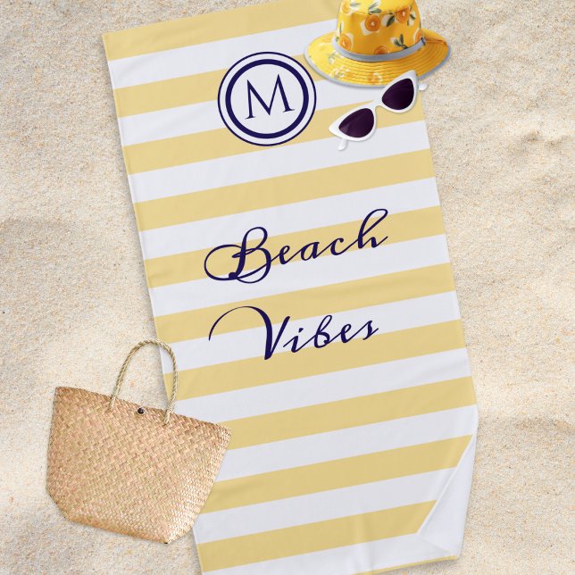 Gelbe und weiße Strandvibes Strandtuch (A beach towel with nautical yellow and white stripes, monogram, and 'Beach Vibes' in stylish script)