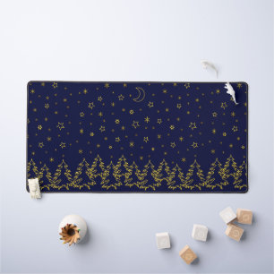 Gelbe Weihnachtsbäume und Sterne auf blau Schreibtischunterlage