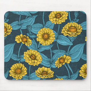 Gelbe Zinnien in dunkelblau Mousepad