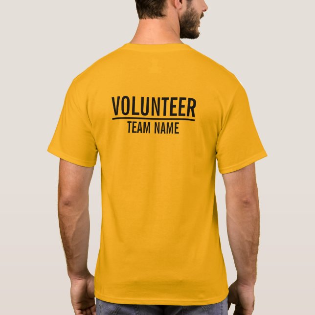 Gelber Freiwilliger mit kundenspezifischem T-Shirt (Rückseite)