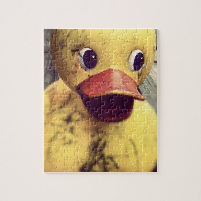Gelber Gummi Ducky bedeckt in Schmutz! (Vertikal)