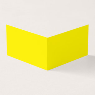 gelber Hintergrund mit schwarzer Grenze