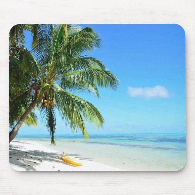 Gelber Kajak auf einem weißen Sandstrand mousepad (Vorne)