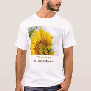 Gelber Sonnenblumengarten mit Foto-Text-Bezeichnun T-Shirt