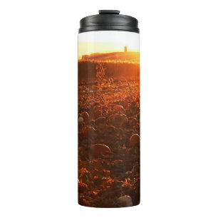 Gelber Sonnenuntergang Kürbisfeld  Thermosbecher