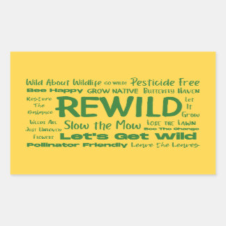 Gelber Text von Rewild mit Grün Rechteckiger Aufkleber