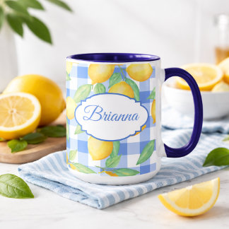 Gelber Zitronenaufdruck auf blau-weiß karierter Ta Tasse