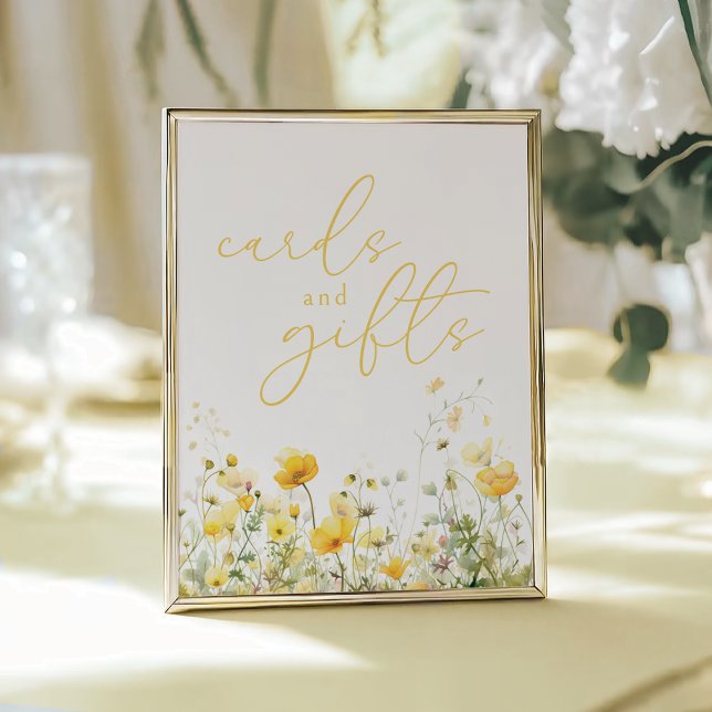 Gelbes Baby in blühenden Wildblumen - Karten und G Poster (Von Creator hochgeladen)
