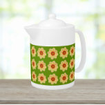 Gelbes Dahlia-Blumenmuster auf Grün<br><div class="desc">Weiße Keramik Teekanne mit Deckel,  die das Foto-Bild einer gelben Dahlia-Blume auf einem limig grünen Hintergrund und gedruckt in einem sich wiederholenden Muster. Ein lustiges Blumendesign!</div>