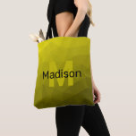 Gelbes dunkles Omergeometrie-Maschenmuster Monogra Tasche<br><div class="desc">Gelbes dunkelombre geometrisches Maschenmuster Monogram Tote Beutel. Personalisieren Sie Ihre individuelle Eingabe und Ihren eigenen Namen. Gelbes goldenes Ober-Farbverlauf geometrisches Maschenmuster. Dreieck geometrische Masche mit dunkelgelben goldfarbenen Ober-Farbverlauf.</div>