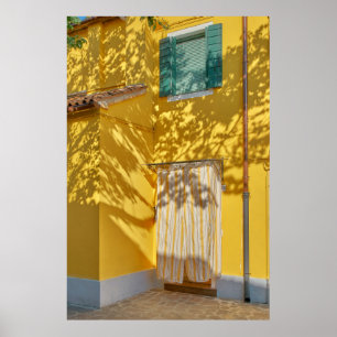 Gelbes gestrichenes Gebäude Poster