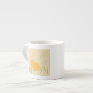 Gelbes Häschen und grünes Gras durch Chariklia Espressotasse