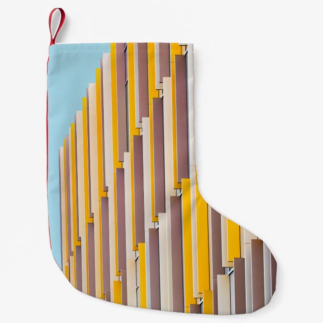 GELBES KONKRETES GEBÄUDE AM TAG KLEINER WEIHNACHTSSTRUMPF (Vorderseite)