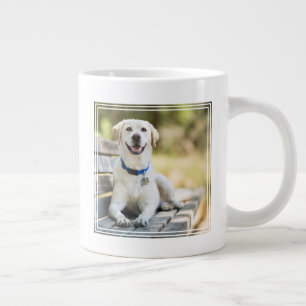 Gelbes Labrador liegt auf der Bank Jumbo-Tasse