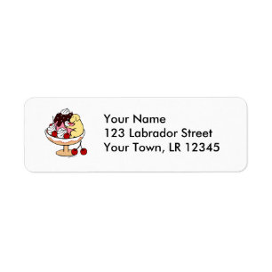 Gelbes Labrador u. Eiscreme-Eiscremebecher