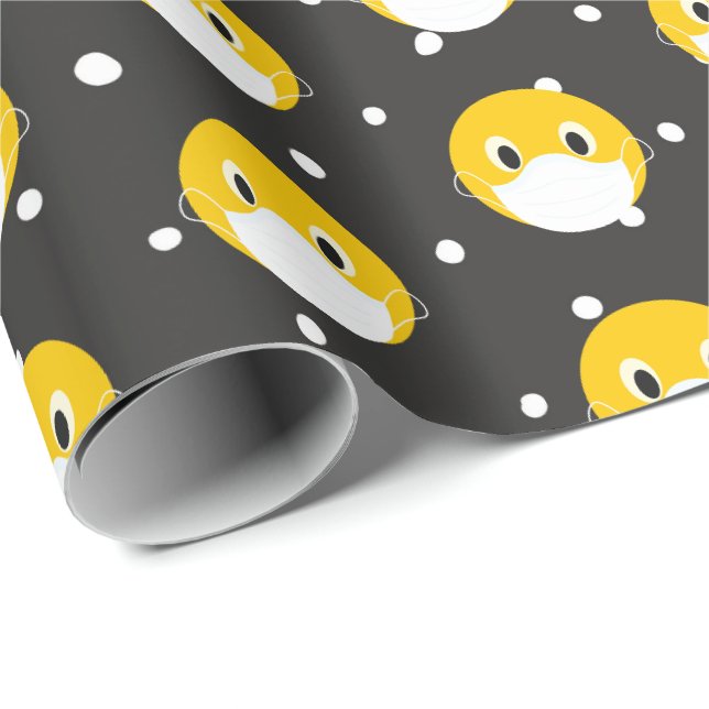 gelbes Lächelgesicht mit medizinischer Maske Geschenkpapier (Rolleneckpunkt)