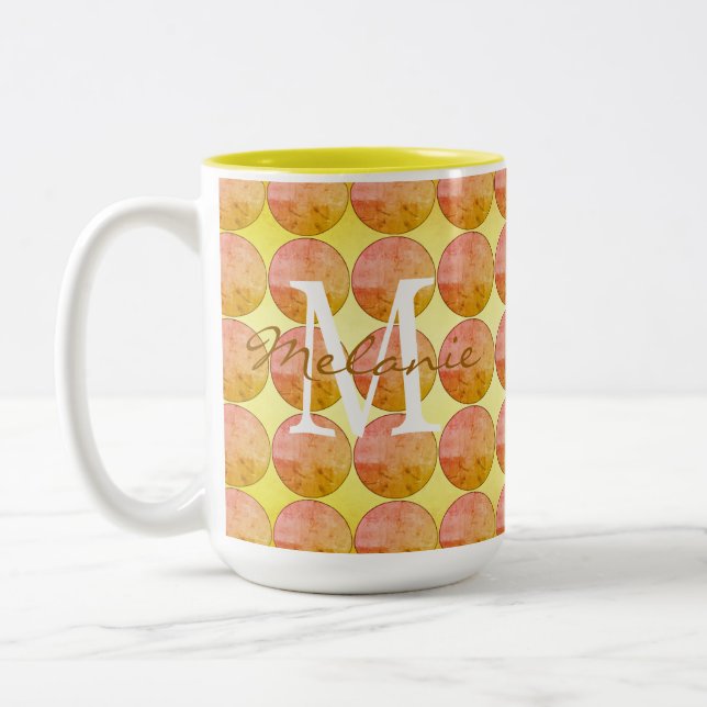 Gelbes Orange Polka Dot Monogramm Zweifarbige Tasse (Links)