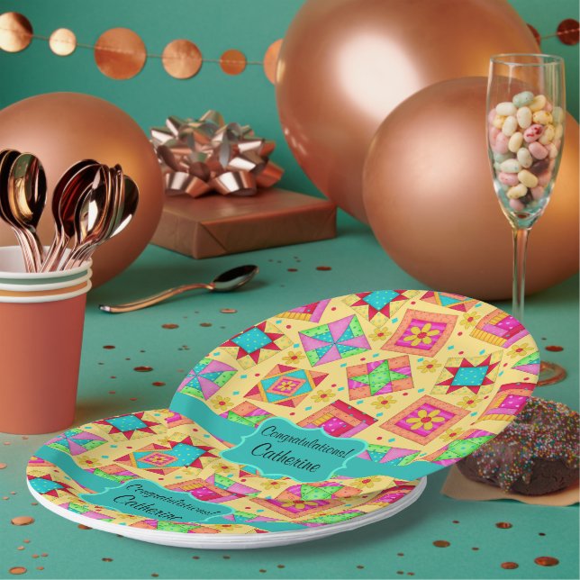 Gelbes Patchwork Quilt Blockname Herzlichen Glückw Pappteller (Multi)