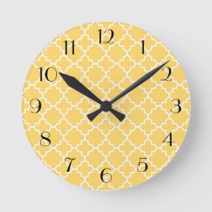 Gelbes Quatrefoil Muster Runde Wanduhr