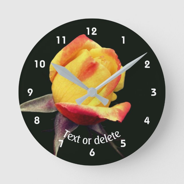 Gelbes Rosenknospen-Personalisierung Runde Wanduhr (Vorderseite)