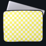 Gelbes Schachbrett-Muster Laptopschutzhülle<br><div class="desc">Ich habe mehr Farben mit diesem Entwurf in meinen Geschäftssammlungen!

Seien Sie sicher zum Karo heraus alle Wahlen,  Ihre Auswahl besonders anzufertigen!

Dank für den Besuch!</div>