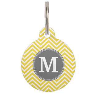 Gelbes und graues Zickzack Muster mit Monogramm Tiernamensmarke