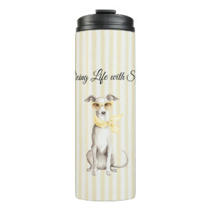 Gelbliches Tuch Weißer Hund  Thermosbecher