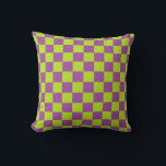 Gelborange und Lila Kissen<br><div class="desc">Abstrakte digitale Kunst von Kalkgrün und lila Farbquadraten in einer karierten Formation.</div>