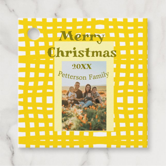 Gelbweiße karierte Retro Weihnachtsfamilie Geschenkanhänger (Vorderseite)