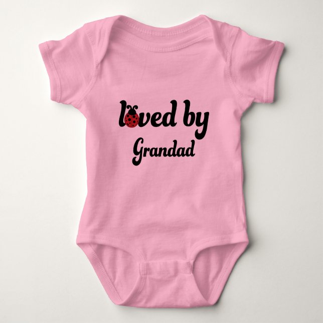 Geliebt durch Grandad-Geschenk Baby Strampler (Vorderseite)