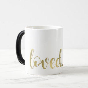 Geliebt. Moderne trendy Schrift-Typografie Typ Gol Verwandlungstasse