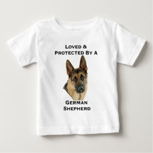 Geliebt u. durch einen Schäferhund geschützt Baby T-shirt