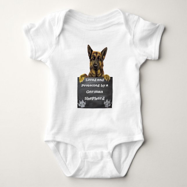Geliebt und durch einen Schäferhund geschützt Baby Strampler (Vorderseite)