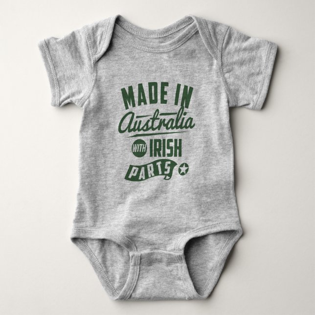 Gemacht in Australien mit irischen Teilen Baby Strampler (Vorderseite)