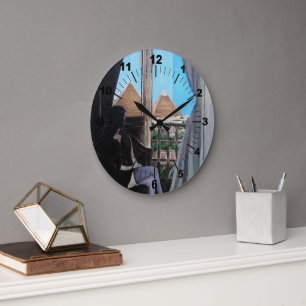 Gemälde des Pyramisa Hotels von Alfred Fox Große Wanduhr