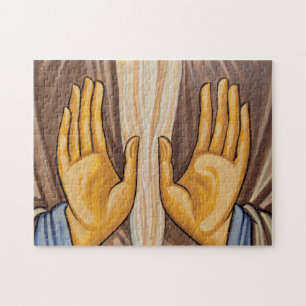 Gemälde von Händen in einer Kirche
