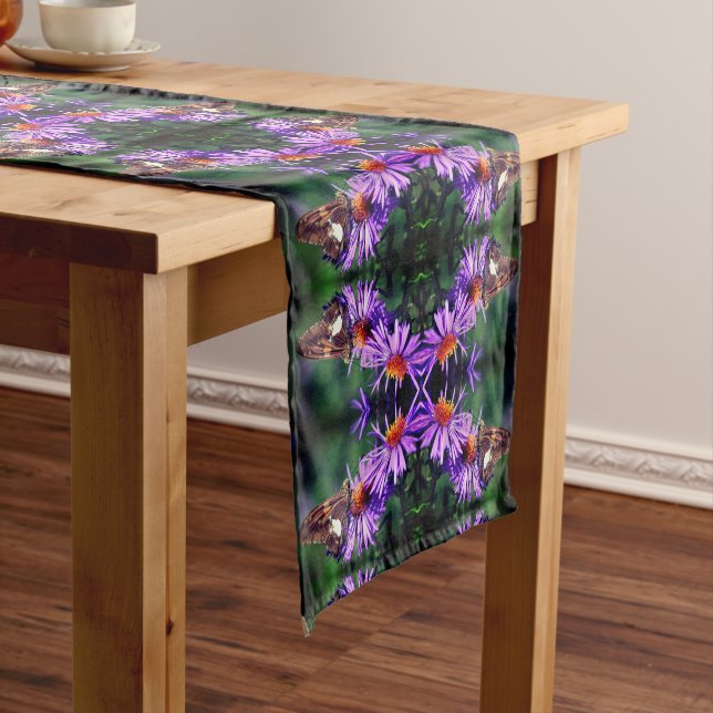 Gemäldete Lady Butterfly auf Aster-Blume Abstrakt Kurzer Tischläufer (Beispiel)