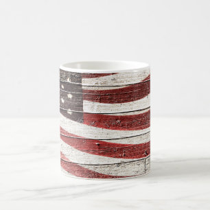 Gemalte amerikanische Flagge auf rustikaler Holzst Kaffeetasse