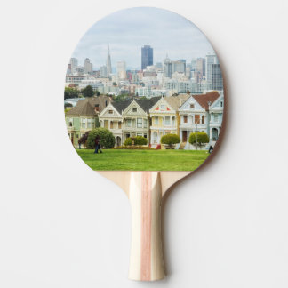 Gemalte Damen, viktorianische Häuser und Skyline Tischtennis Schläger